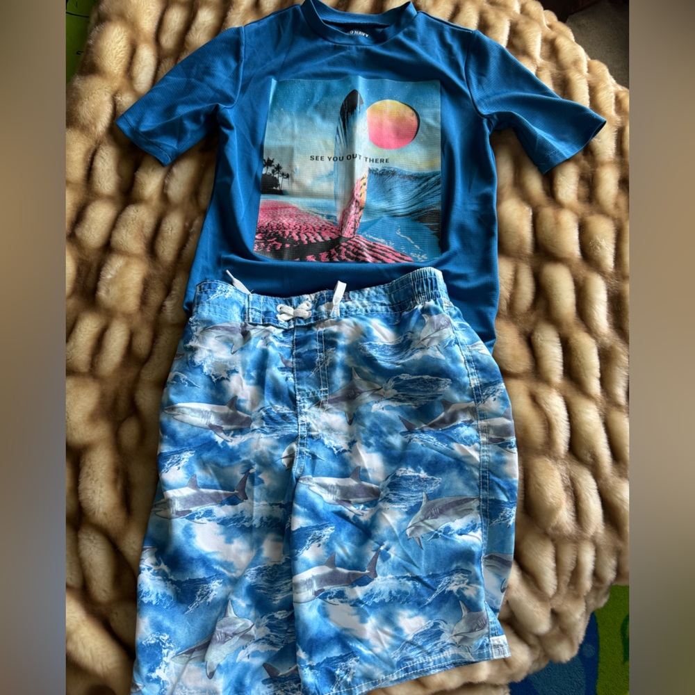 Boys size 10-12 Old Navy swim rash guard and coordinated trunks